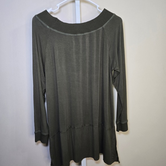 Umgee Tunic Top Womens Small Green Long Sleeve Casual Ribbed Neckline - Picture 4 of 4